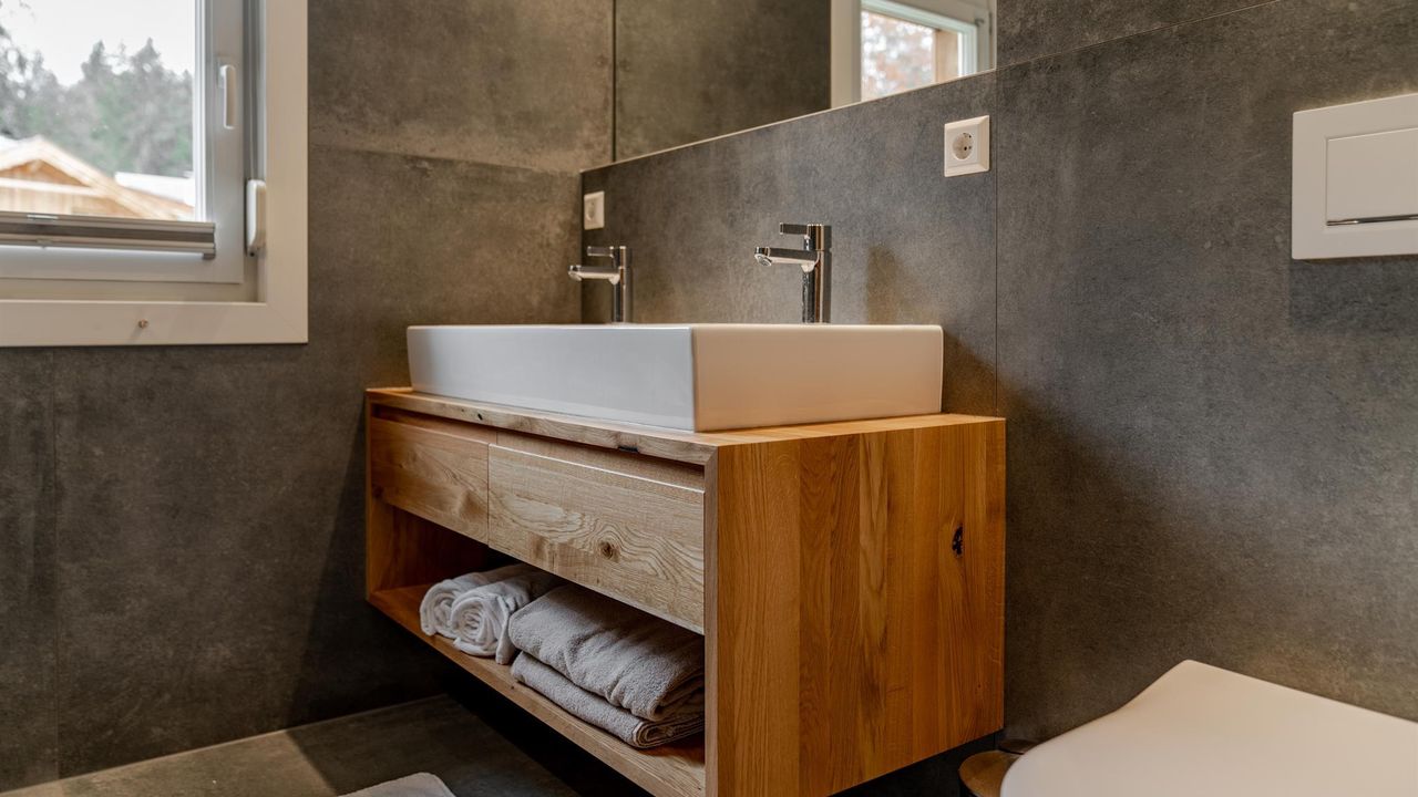 Gesamt zwei Badezimmer Gesamt zwei Badezimmer